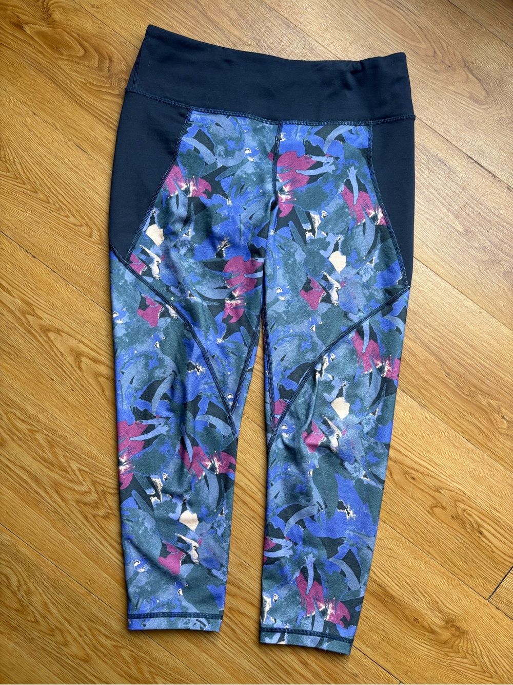 Patagonia capri leggings M activewear floral printed outdoor hiking